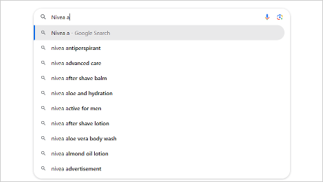 les suggestions de saisie semi-automatique de google pour « nivea a », montrant les recherches de mots-clés de marque populaires.