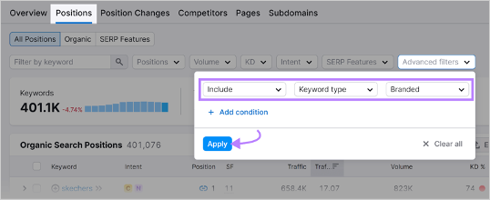 filtrage des positions de recherche organique par mots-clés de marque dans un outil de référencement avec le bouton « appliquer » en surbrillance.